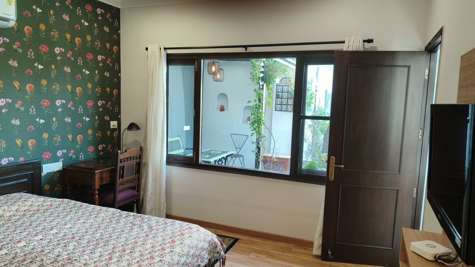 lawn in safdarjung enclave | best b&b in new Delhi